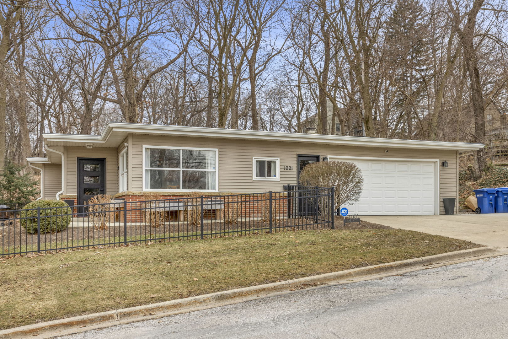 1001 Geneva Road, St. Charles, IL 60174