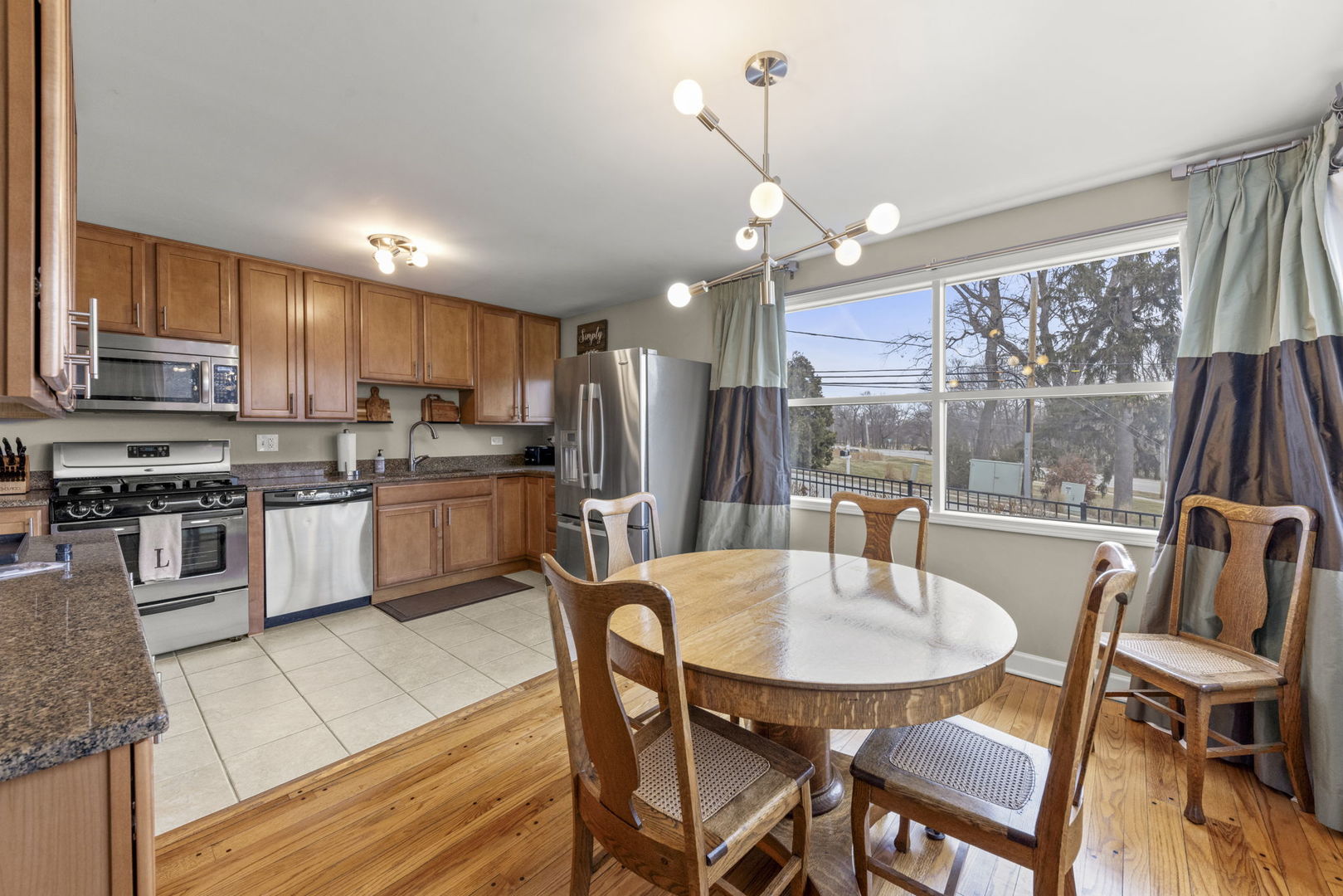 1001 Geneva Road, St. Charles, IL 60174