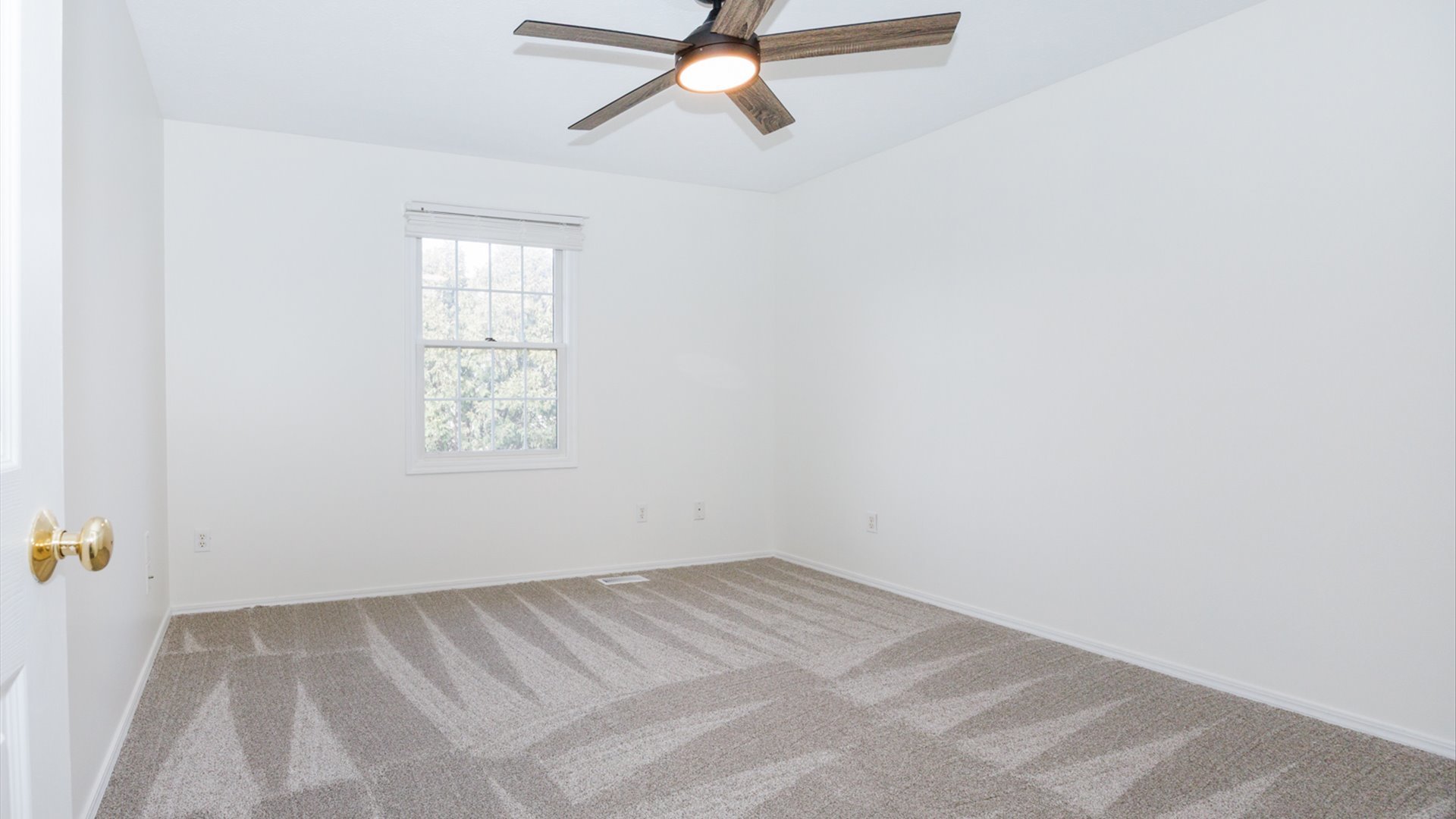 38 Rounds Road, Bloomington, IL 61704