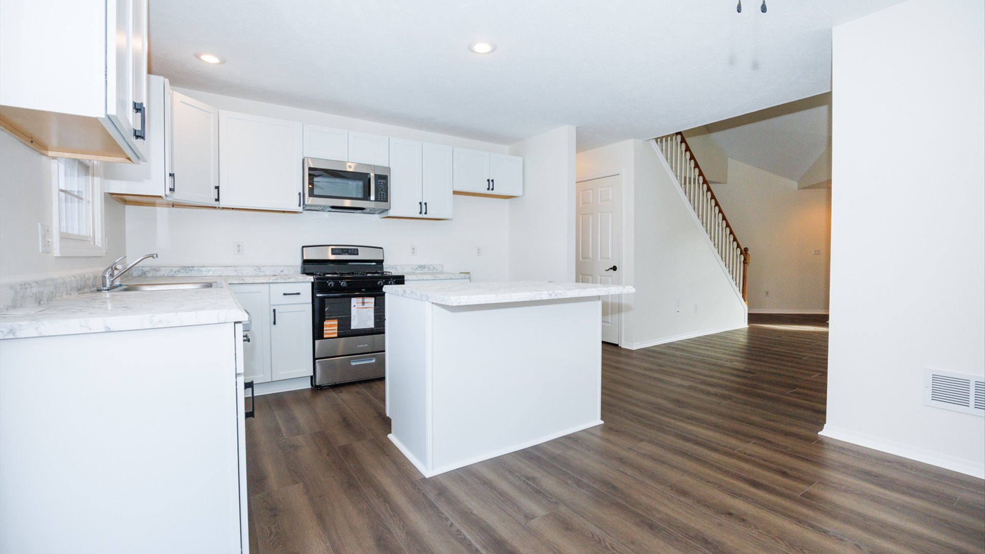 38 Rounds Road, Bloomington, IL 61704