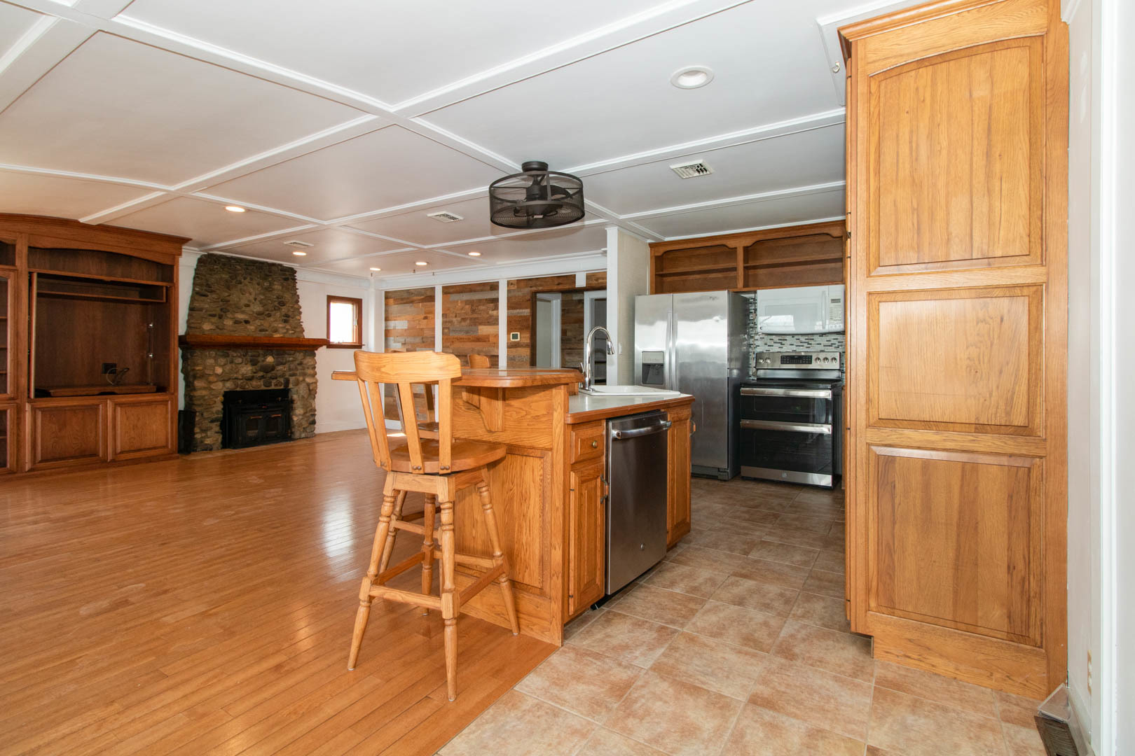 25289 White Owl Lane, Hudson, IL 61748