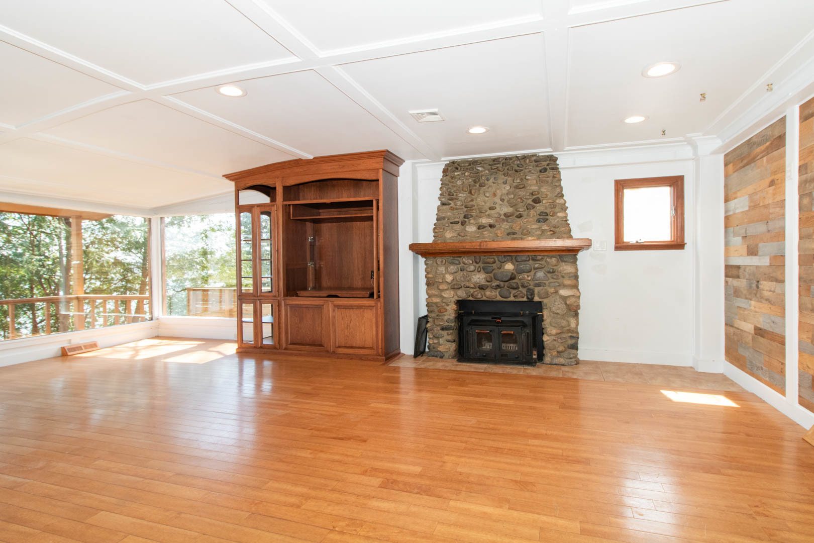 25289 White Owl Lane, Hudson, IL 61748