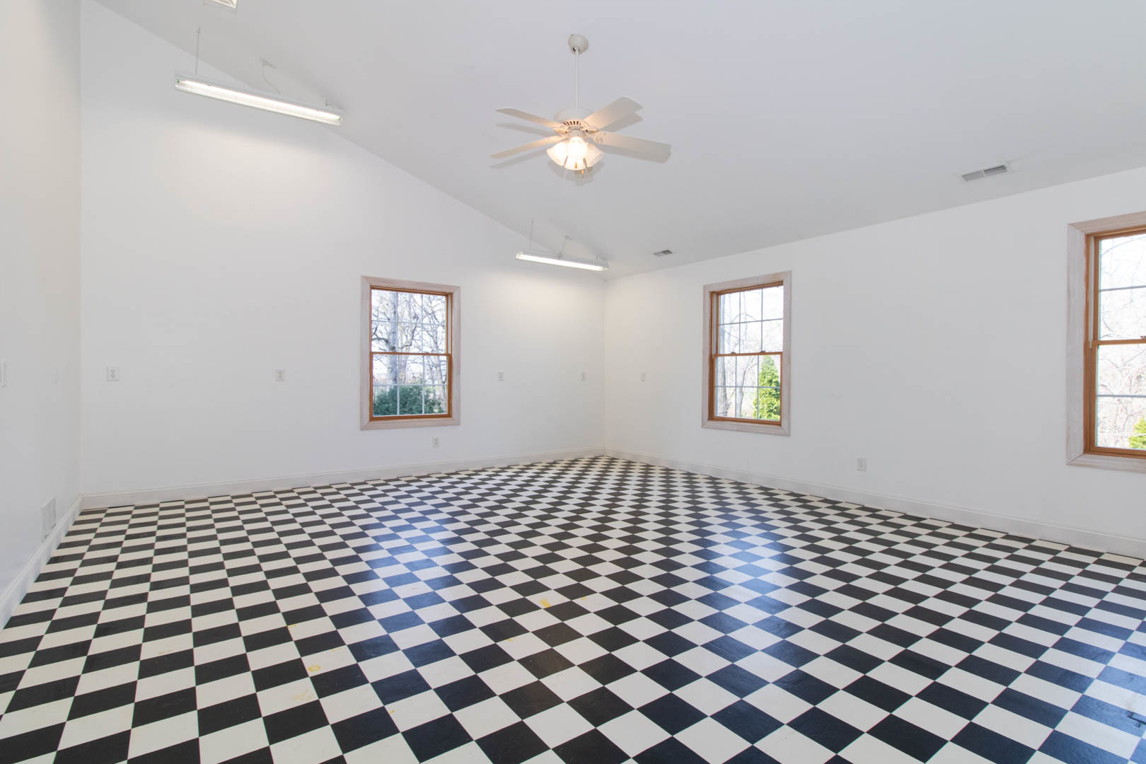 25289 White Owl Lane, Hudson, IL 61748