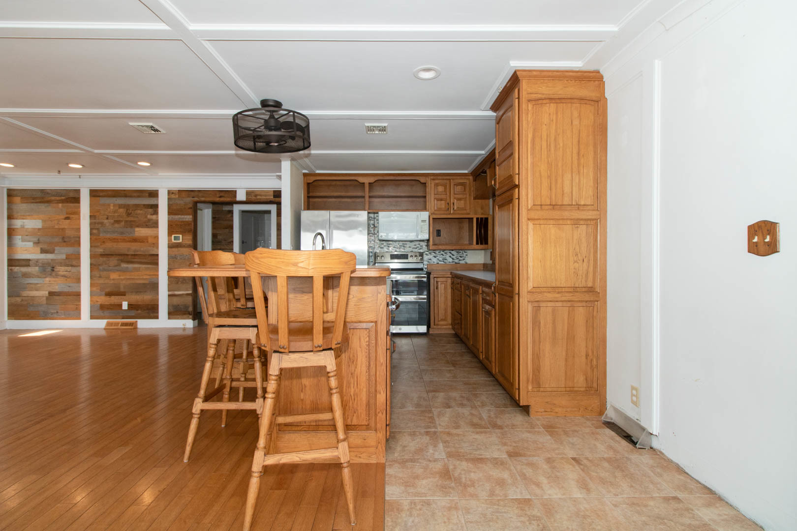 25289 White Owl Lane, Hudson, IL 61748