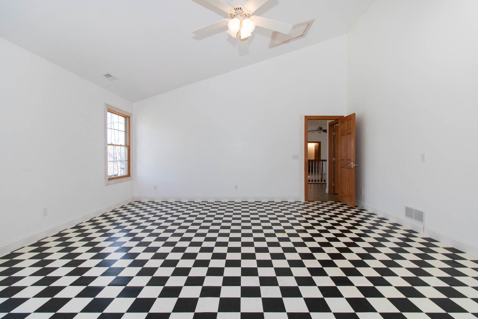 25289 White Owl Lane, Hudson, IL 61748