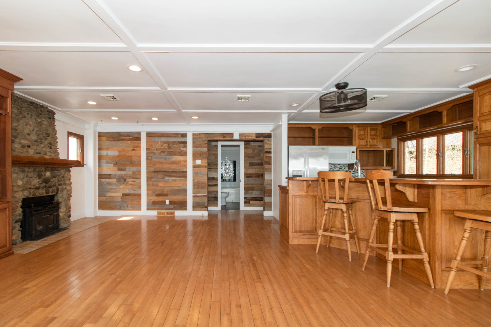 25289 White Owl Lane, Hudson, IL 61748