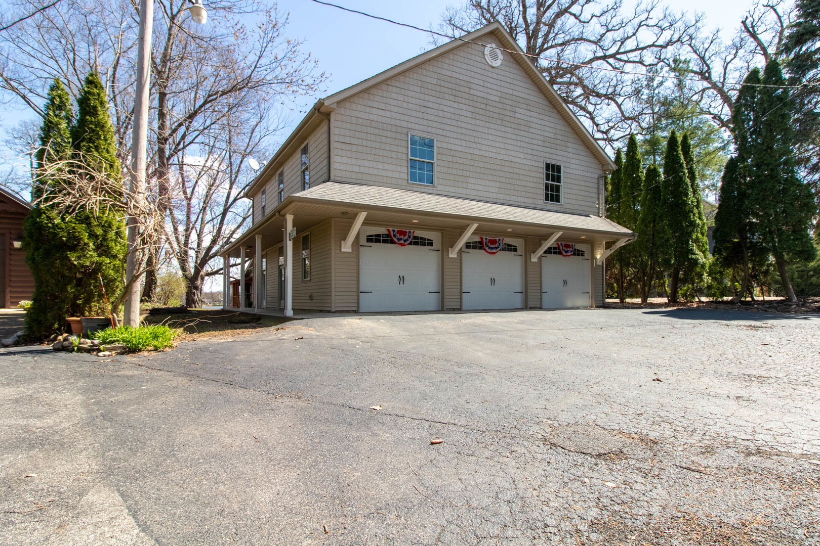 25289 White Owl Lane, Hudson, IL 61748