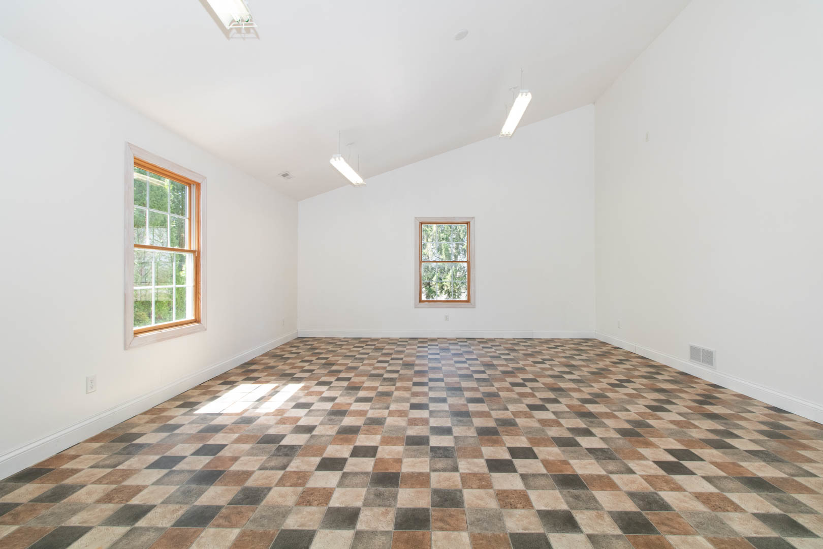 25289 White Owl Lane, Hudson, IL 61748