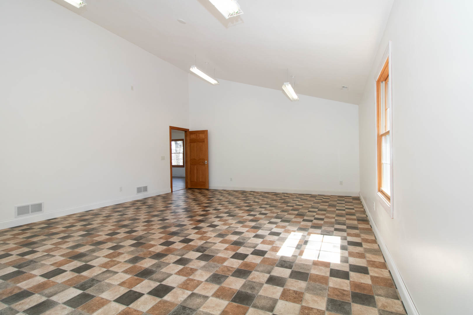 25289 White Owl Lane, Hudson, IL 61748