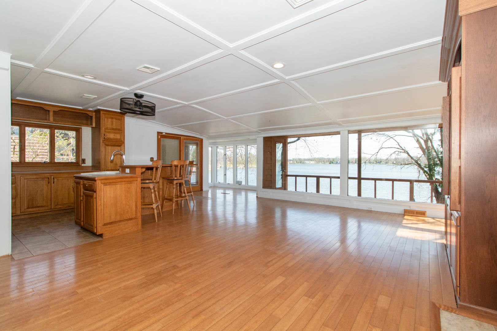 25289 White Owl Lane, Hudson, IL 61748