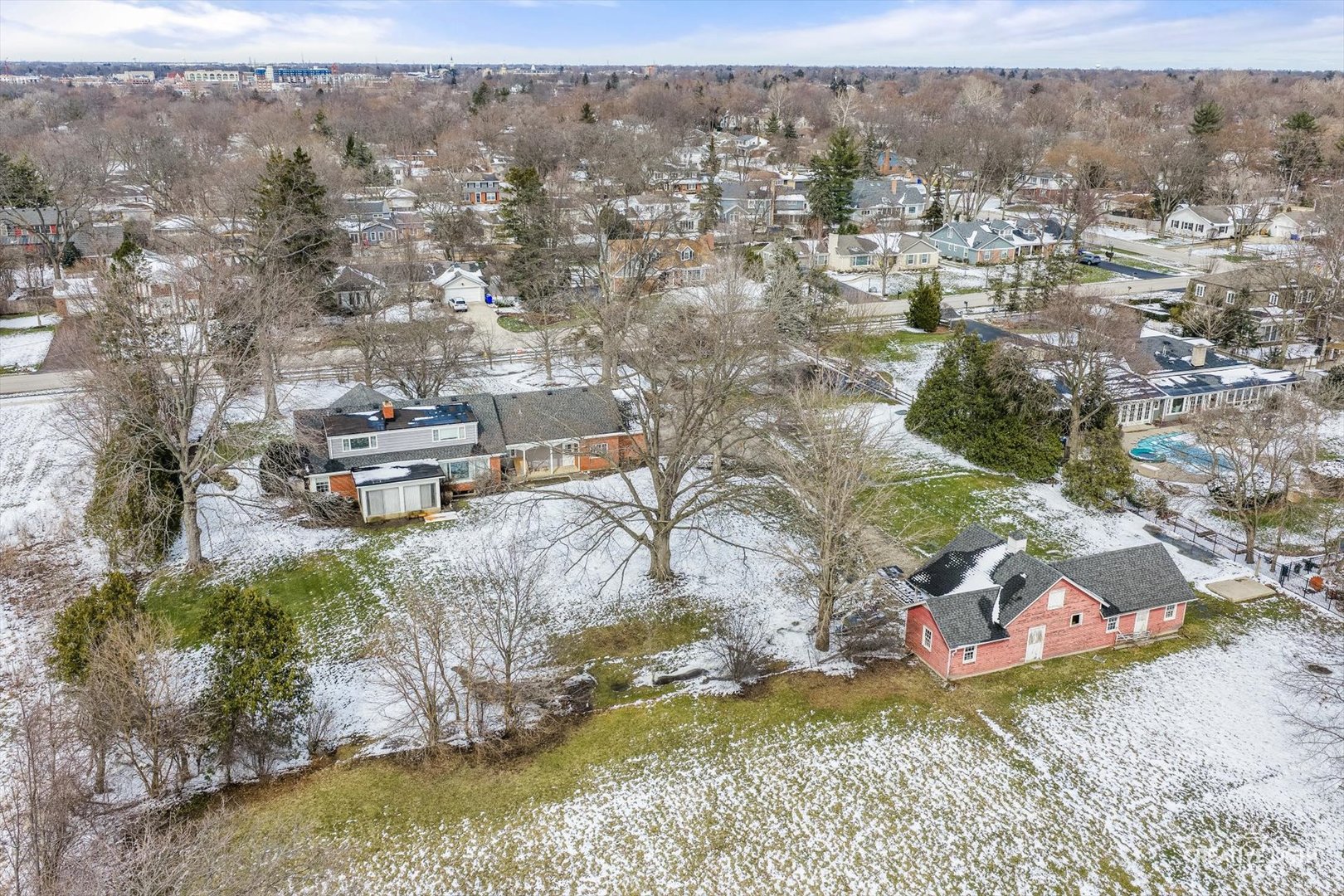 116 E Farnham Lane, Wheaton, IL 60189