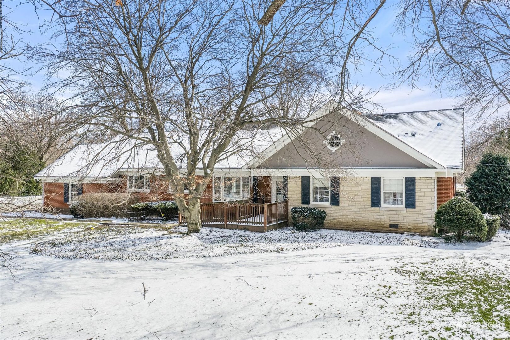 116 E Farnham Lane, Wheaton, IL 60189