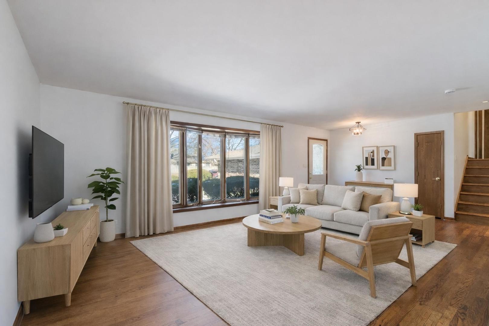 455 E Granville Avenue, Roselle, IL 60172