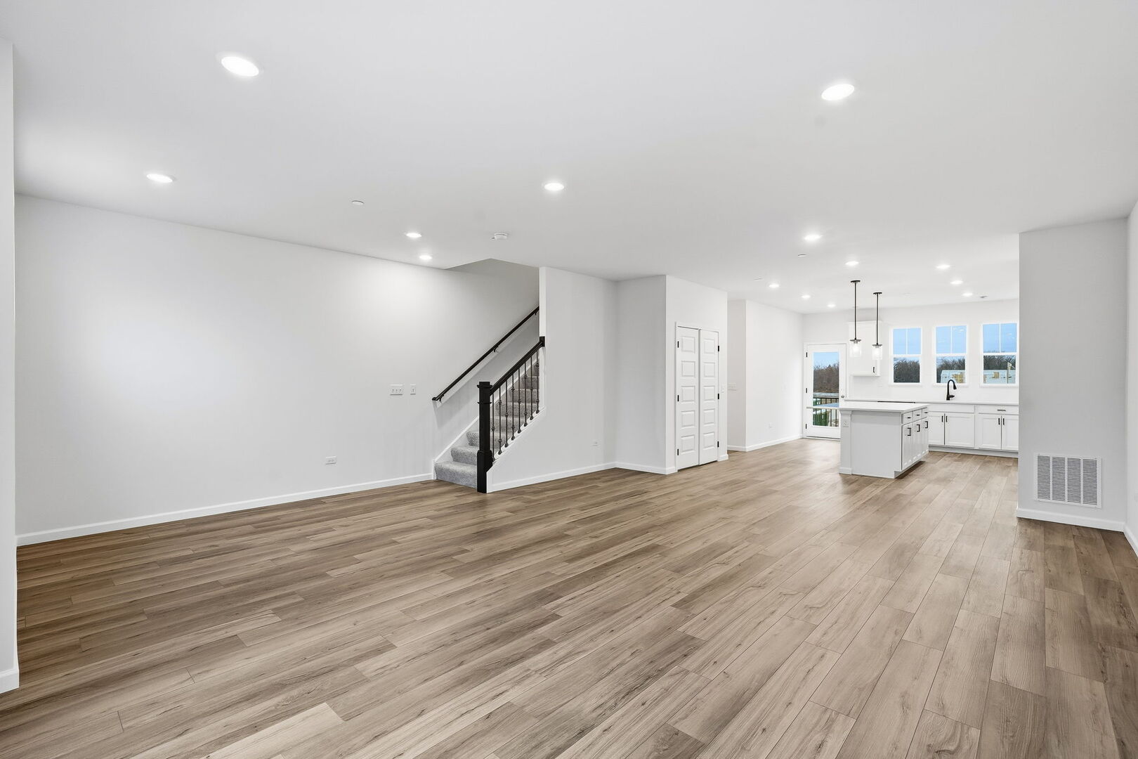 244 Warren Lane #11249, Schaumburg, IL 60193