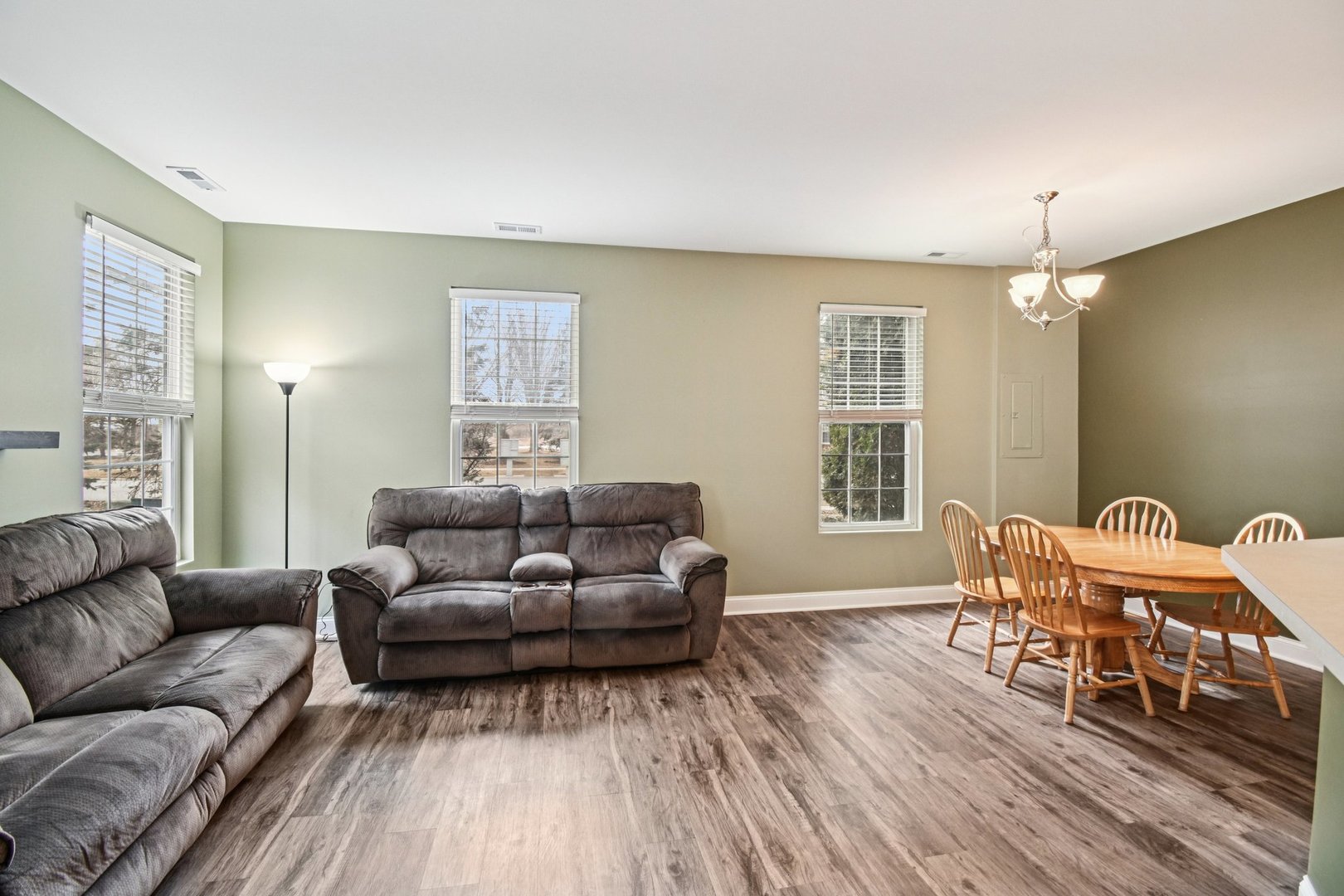 330 S Litchfield Drive, Round Lake, IL 60073