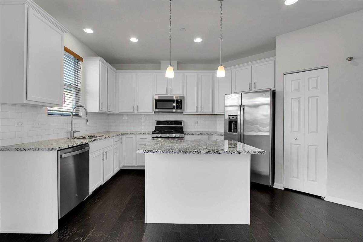 29W710 Everton Drive, Warrenville, IL 60555