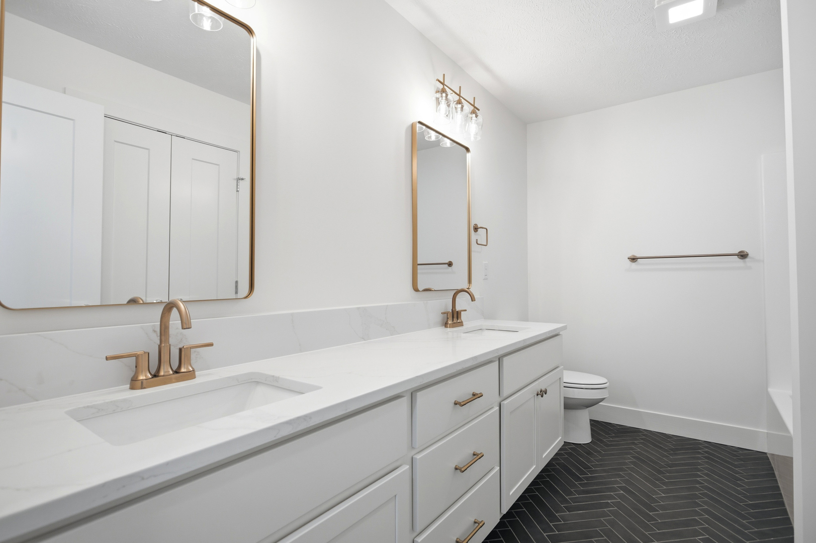 305 Harpers Ferry, Savoy, IL 61874