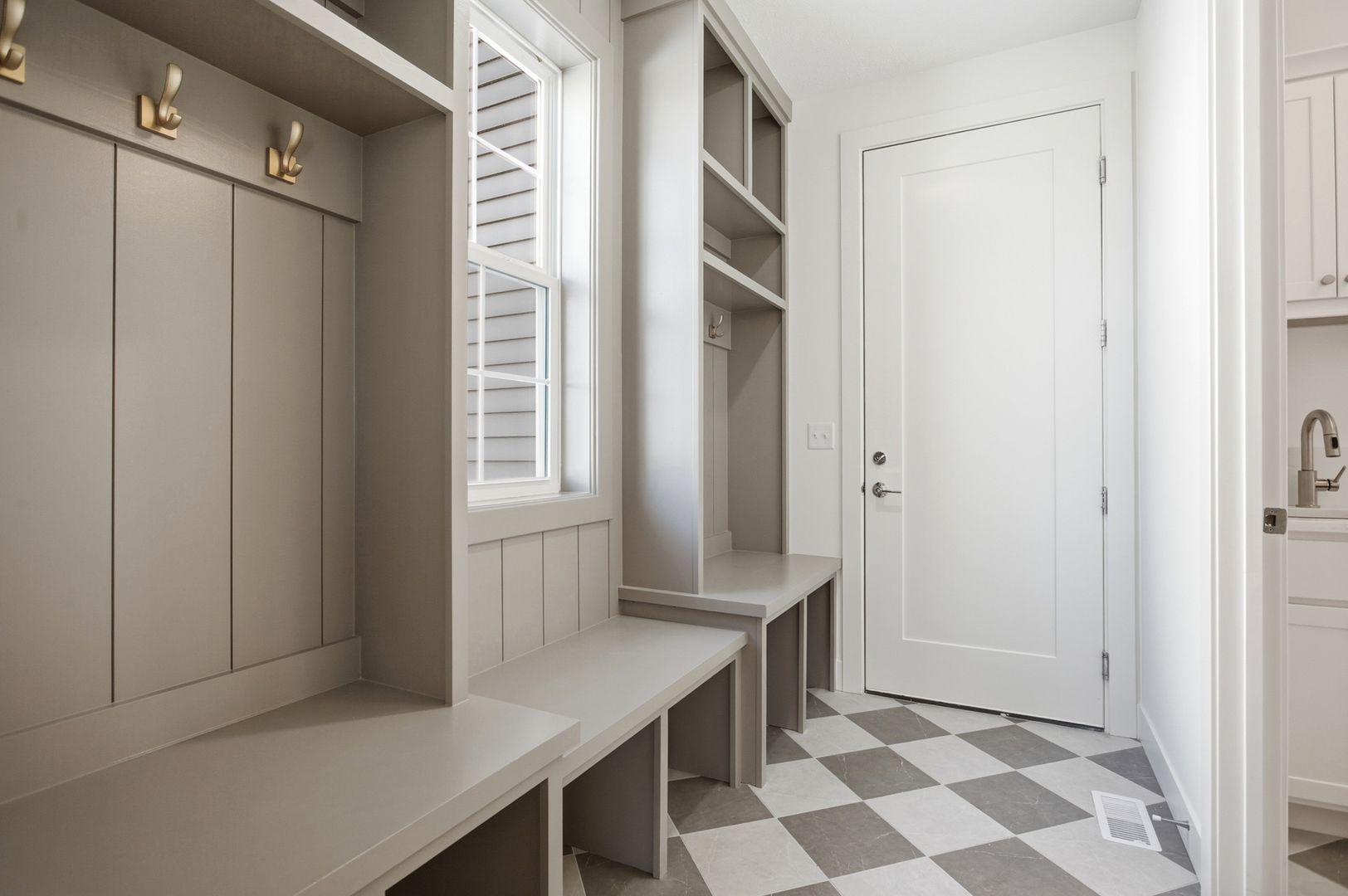 305 Harpers Ferry, Savoy, IL 61874