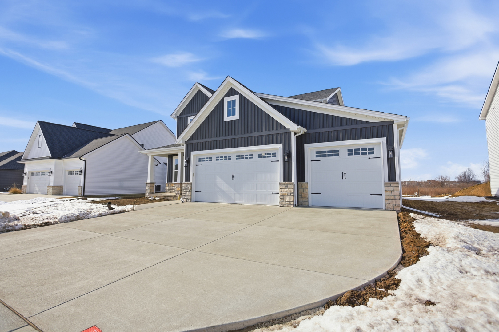 305 Harpers Ferry, Savoy, IL 61874