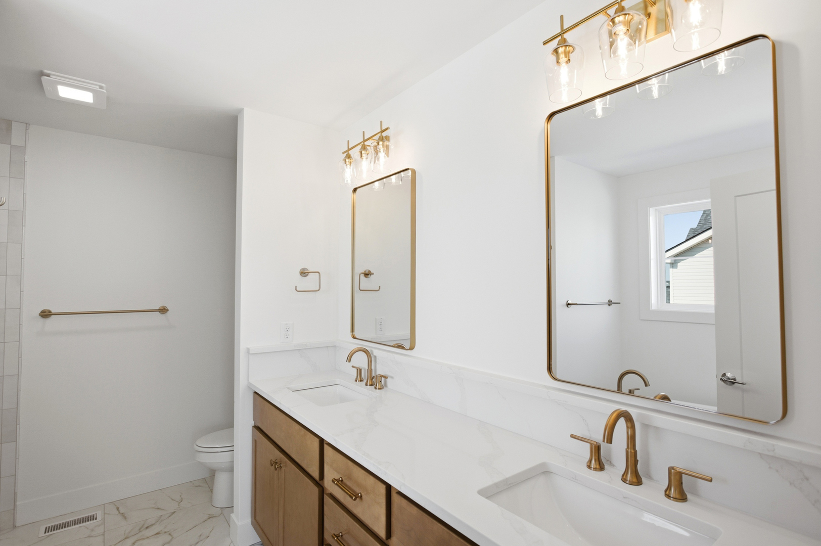 305 Harpers Ferry, Savoy, IL 61874