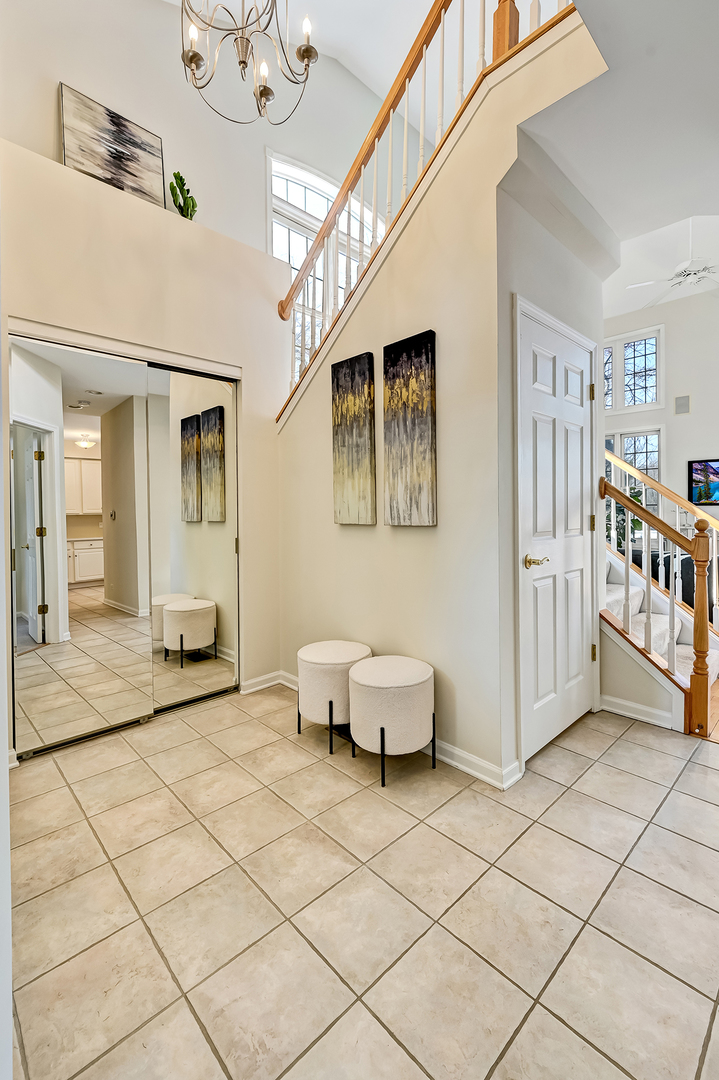 241 Wildflower Lane, La Grange, IL 60525