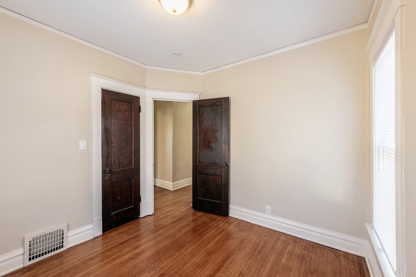 655 Glenwood Avenue, Joliet, IL 60435