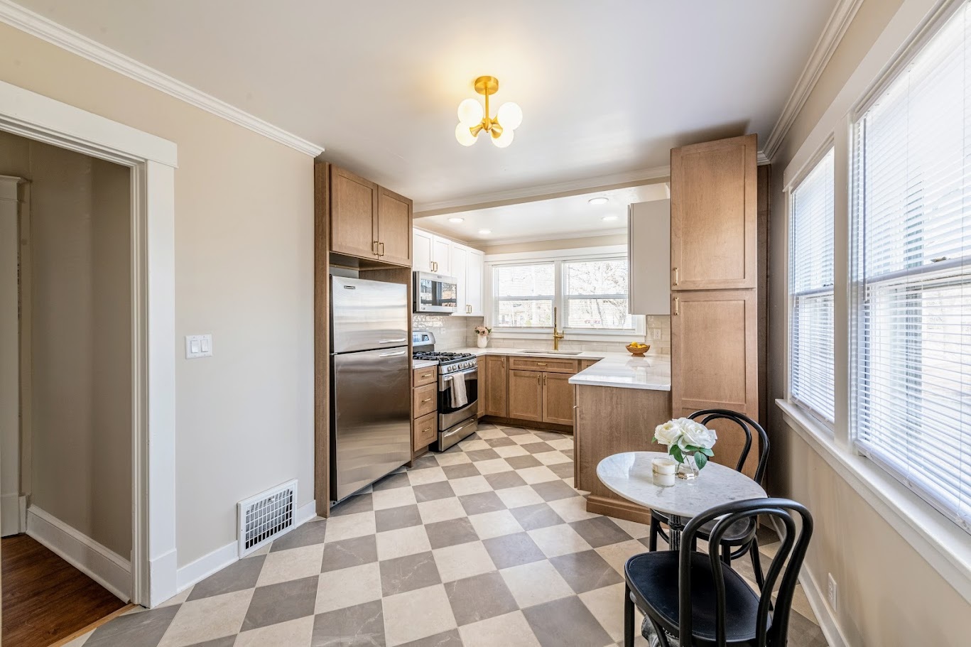 655 Glenwood Avenue, Joliet, IL 60435