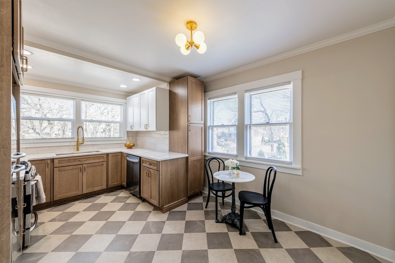 655 Glenwood Avenue, Joliet, IL 60435