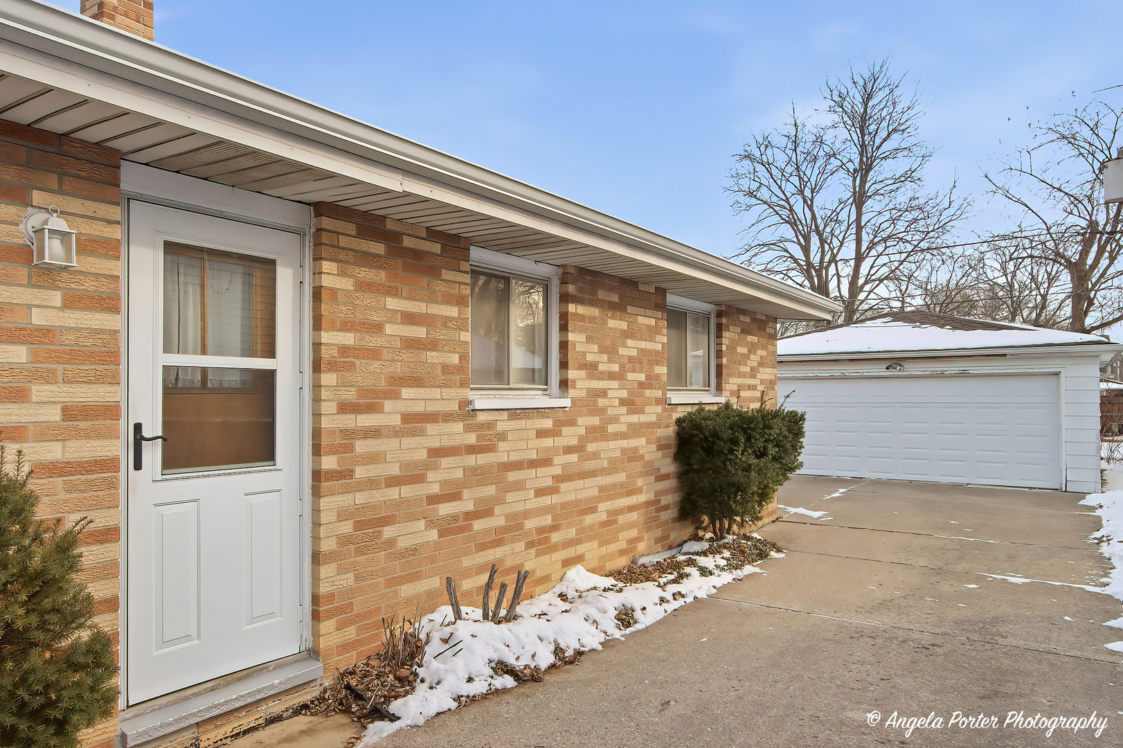 2015 N Jackson Street, Waukegan, IL 60087