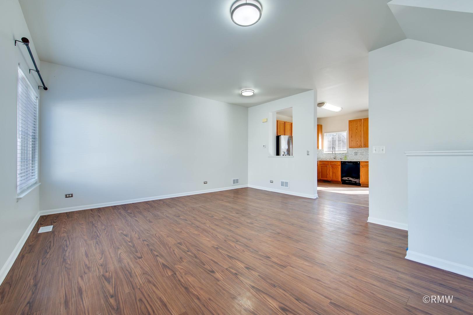 27 Monarch Drive, Streamwood, IL 60107