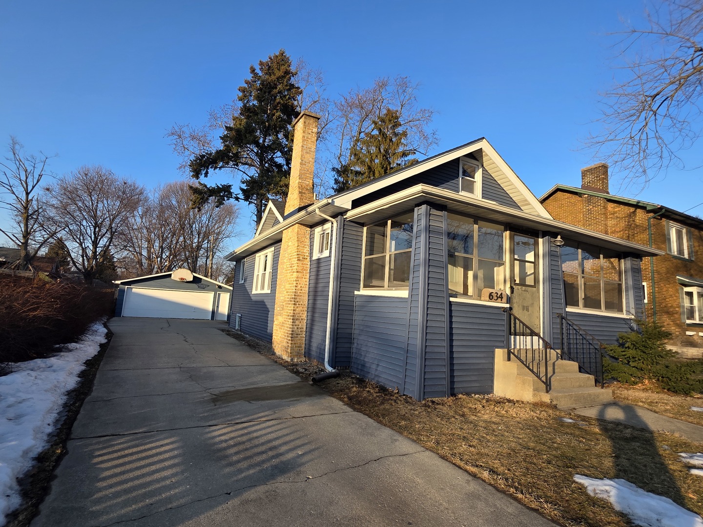 634 W Ridgeland Avenue, Waukegan, IL 60085