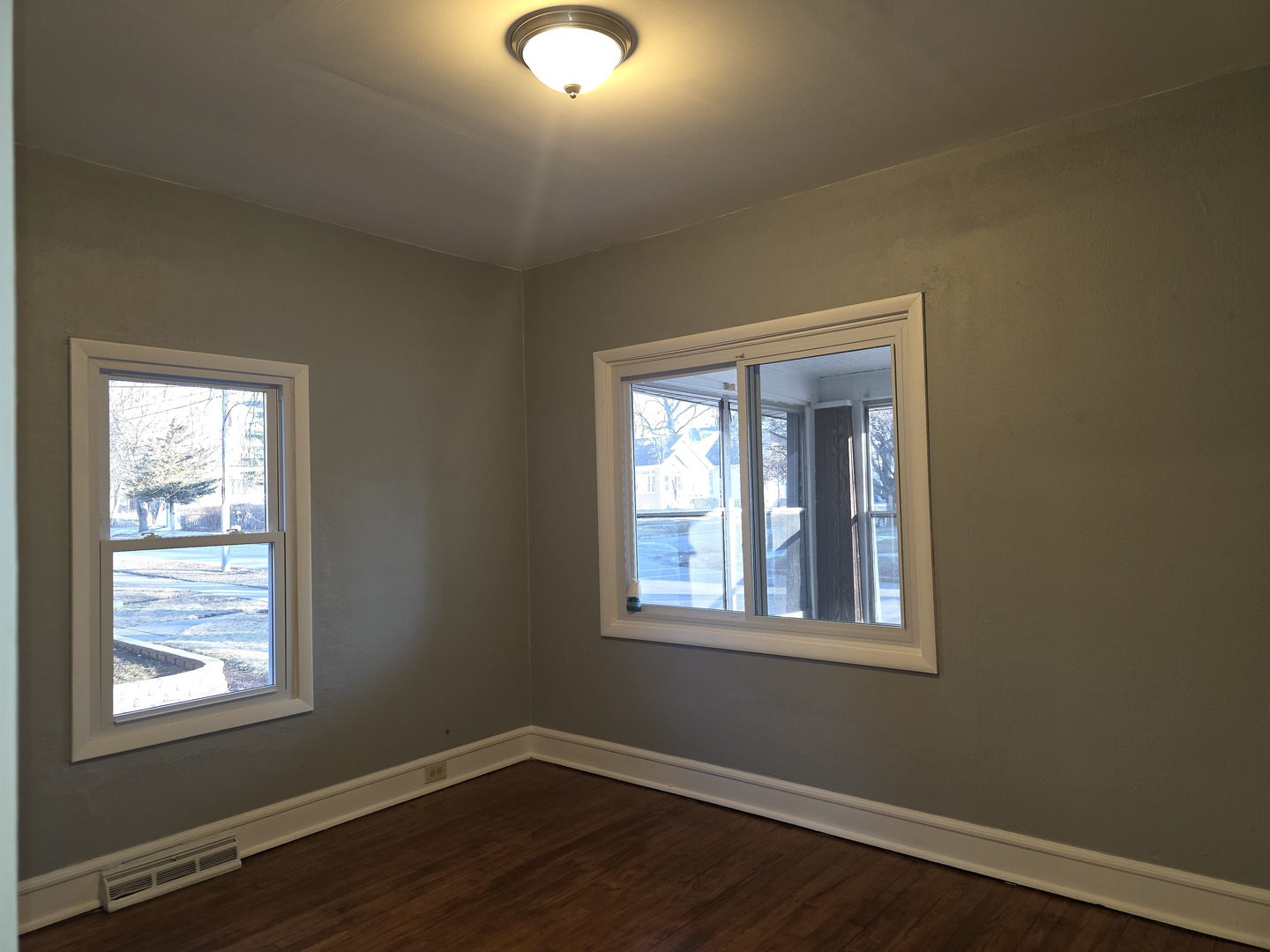 634 W Ridgeland Avenue, Waukegan, IL 60085