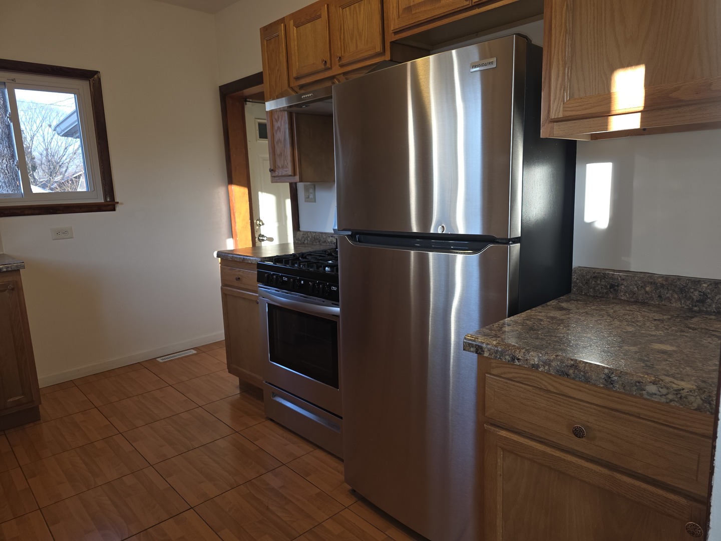 634 W Ridgeland Avenue, Waukegan, IL 60085