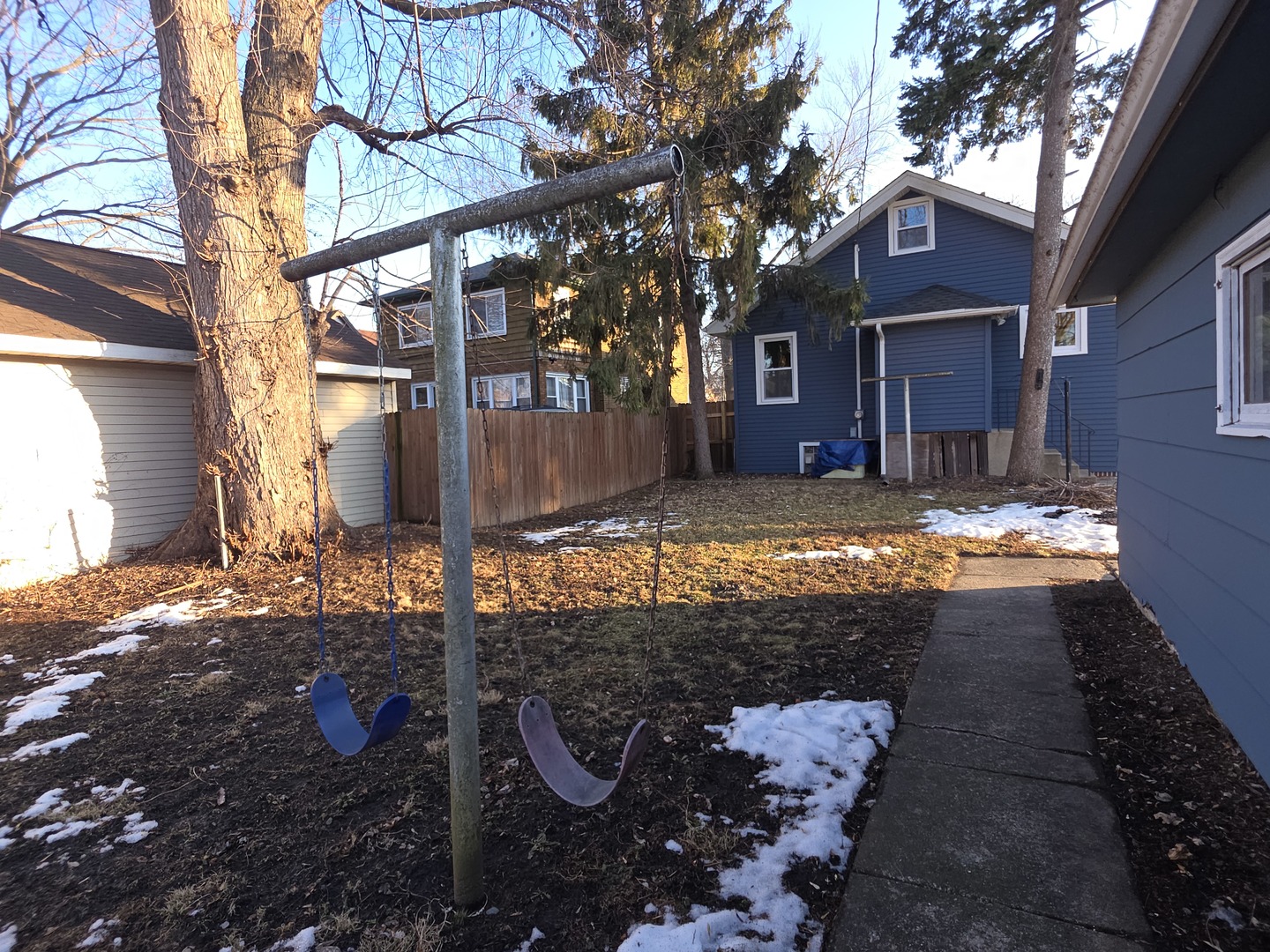 634 W Ridgeland Avenue, Waukegan, IL 60085