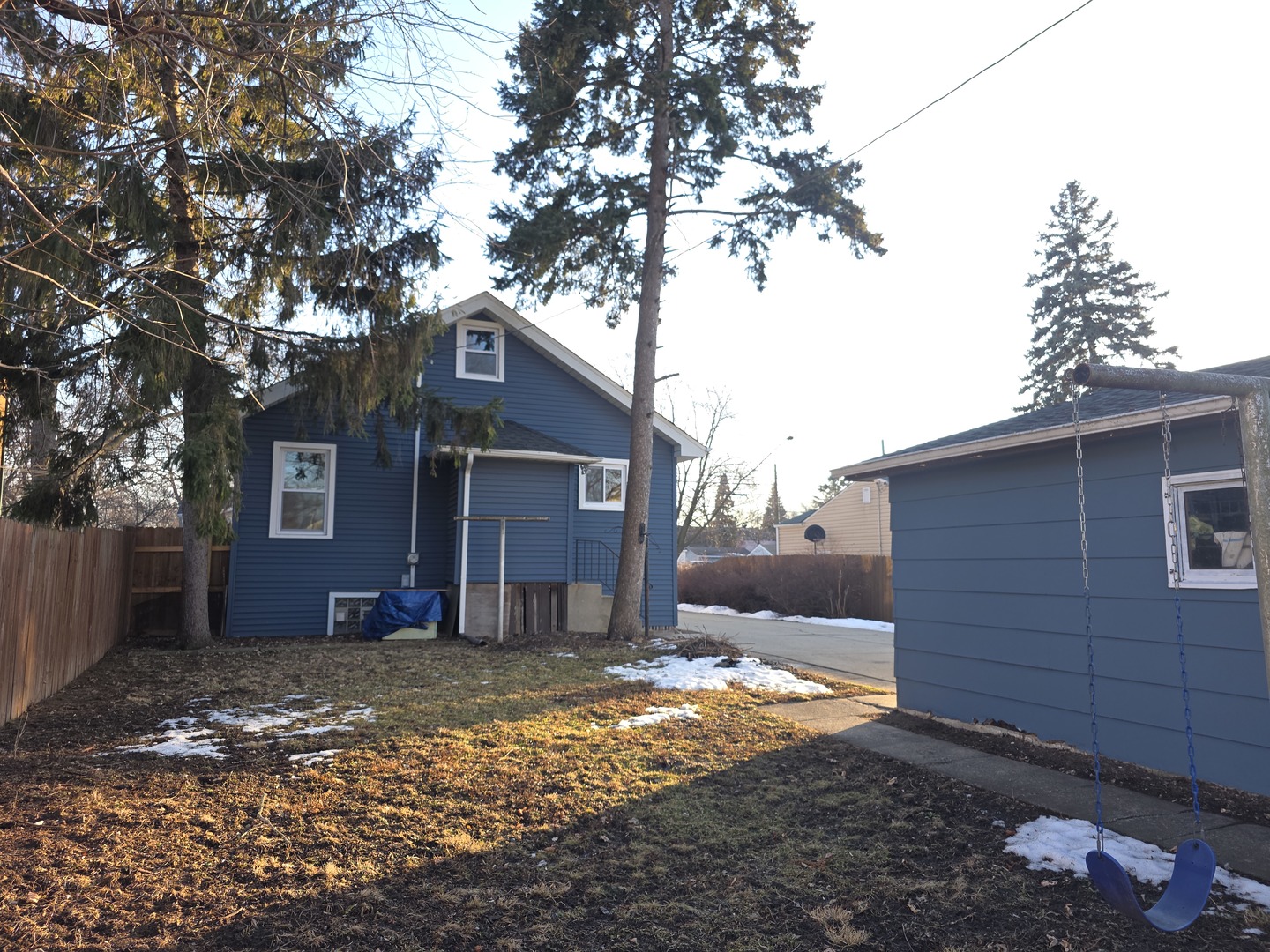 634 W Ridgeland Avenue, Waukegan, IL 60085