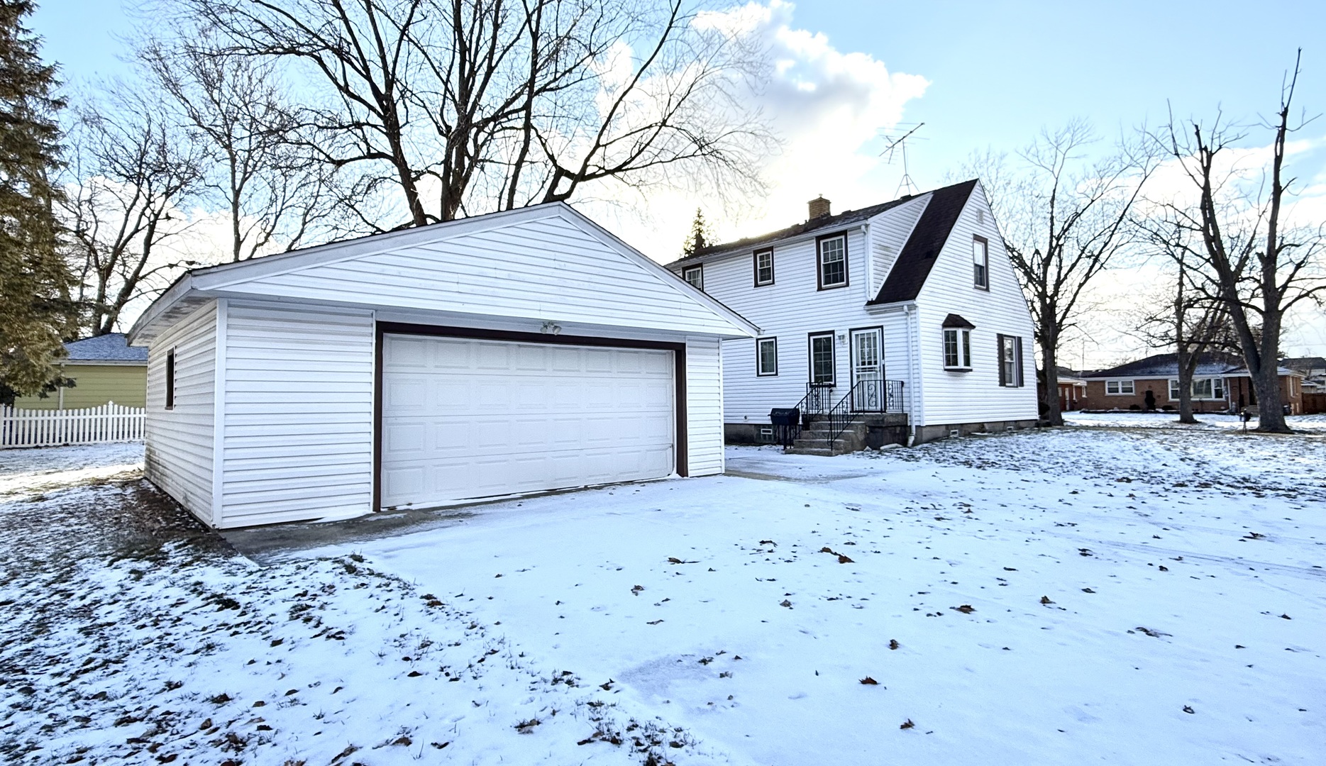 18005 Arcadia Avenue, Lansing, IL 60438