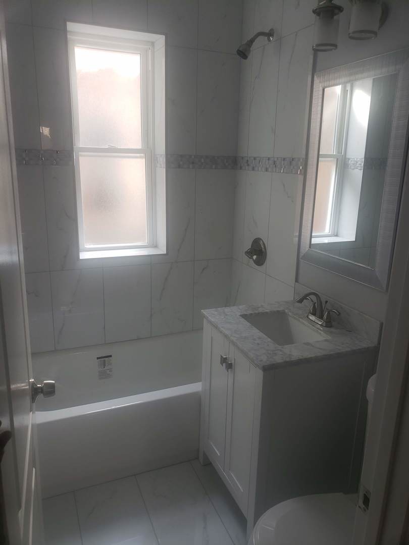 8005 S Maryland Avenue, Chicago, IL 60619