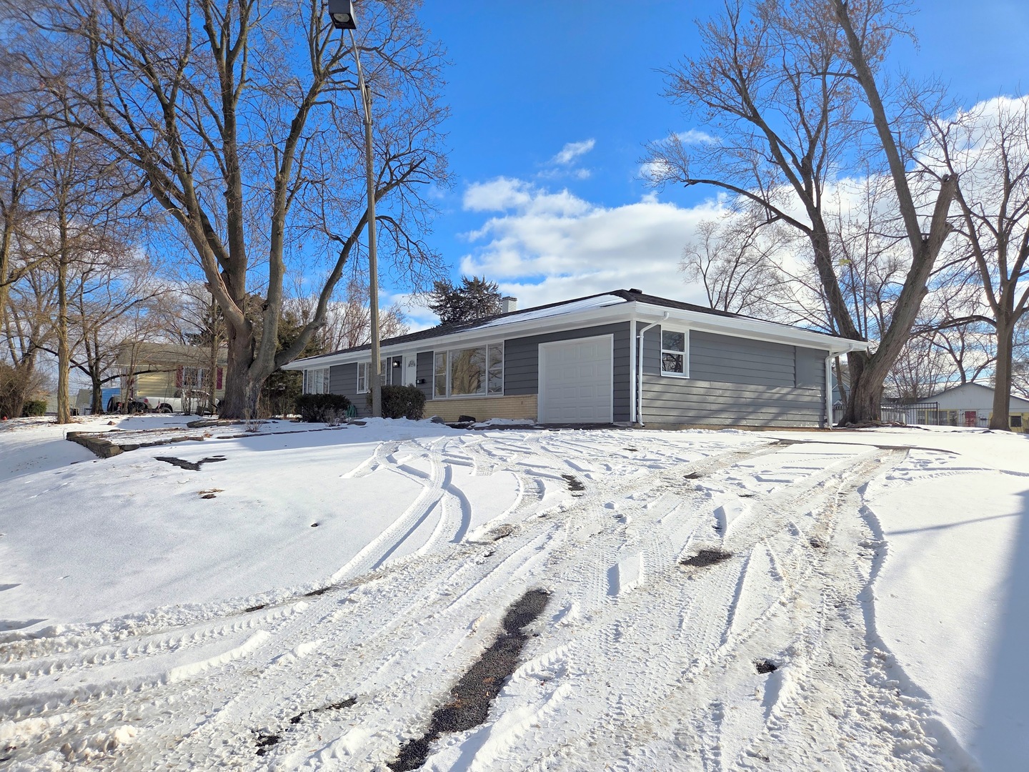 29 E Lake Shore Drive, Round Lake Park, IL 60073