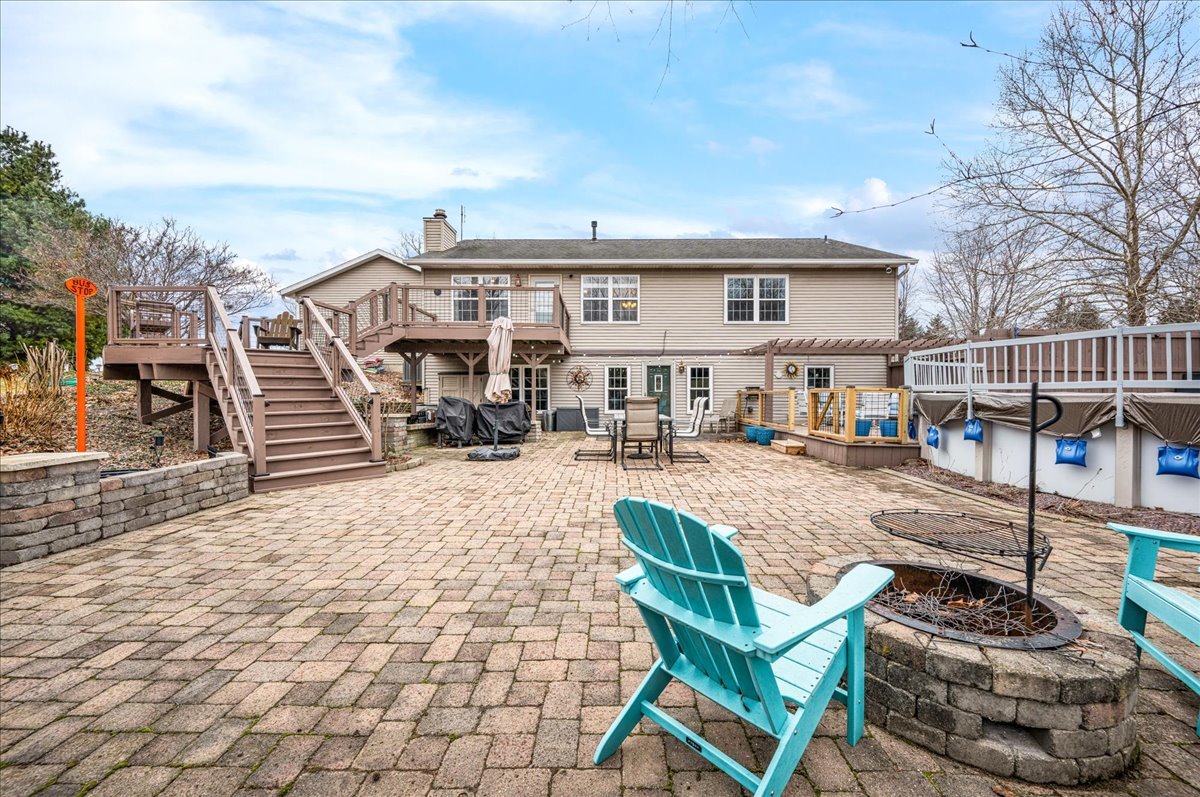 103 Comet Lane, Heyworth, IL 61745