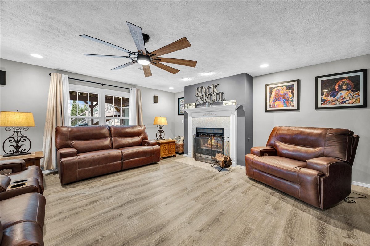 103 Comet Lane, Heyworth, IL 61745