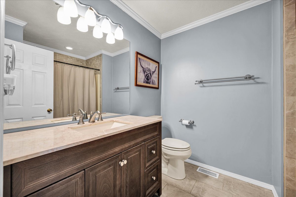 103 Comet Lane, Heyworth, IL 61745