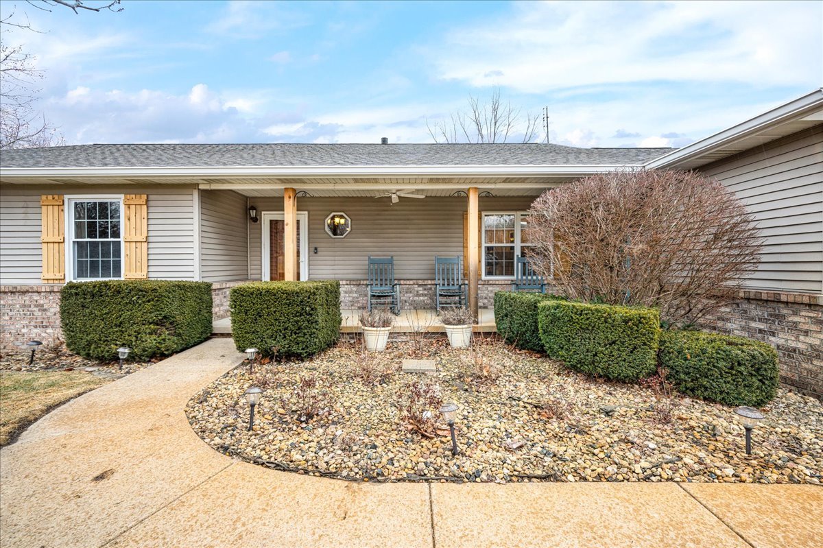 103 Comet Lane, Heyworth, IL 61745