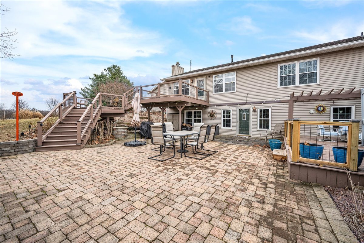 103 Comet Lane, Heyworth, IL 61745