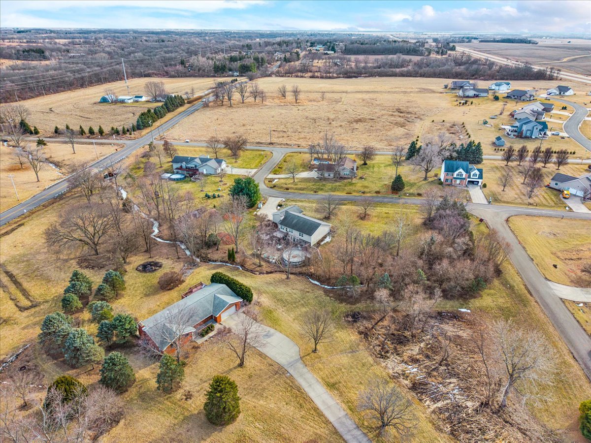 103 Comet Lane, Heyworth, IL 61745