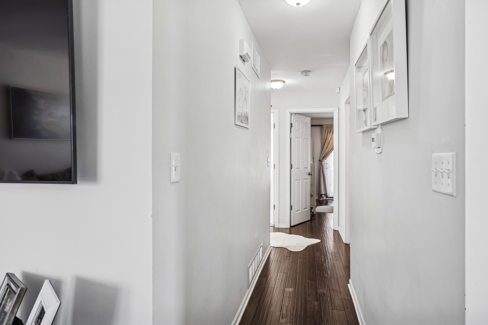 7704 Knotty Pine Court, Woodridge, IL 60517