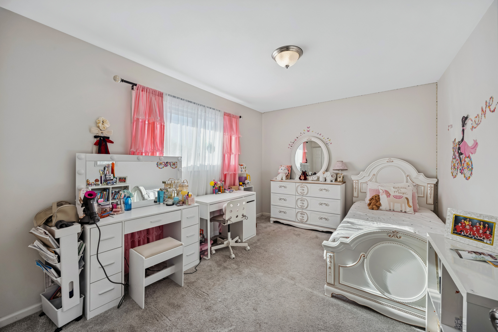 7704 Knotty Pine Court, Woodridge, IL 60517