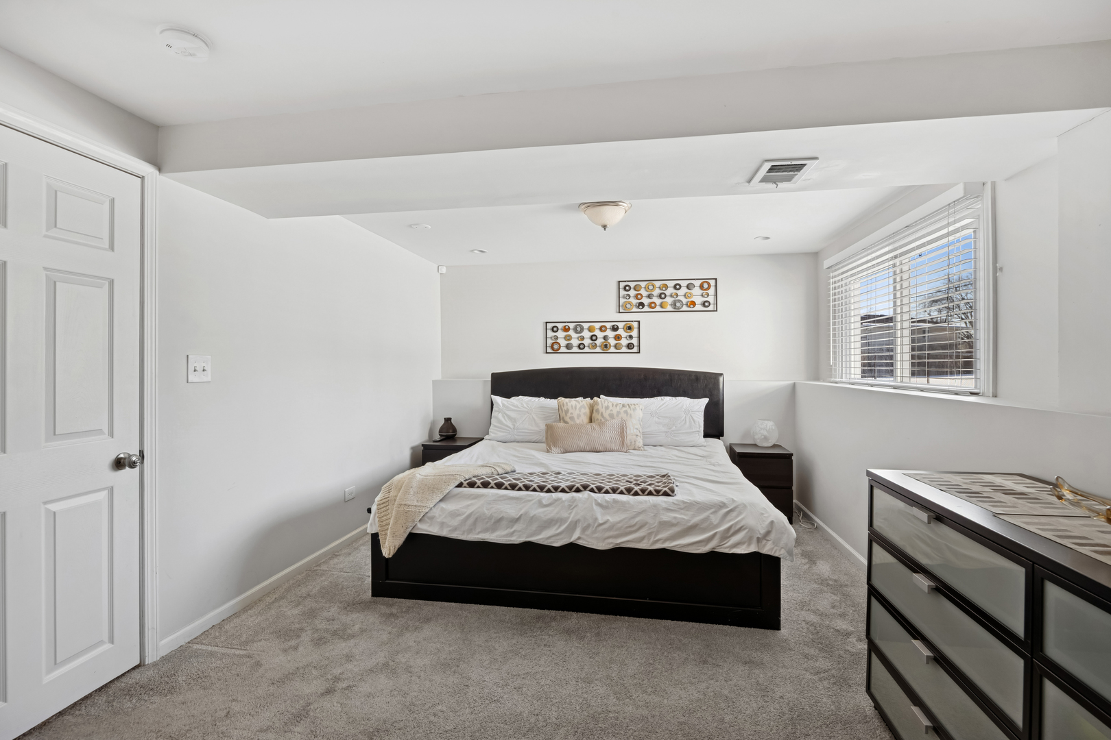 7704 Knotty Pine Court, Woodridge, IL 60517