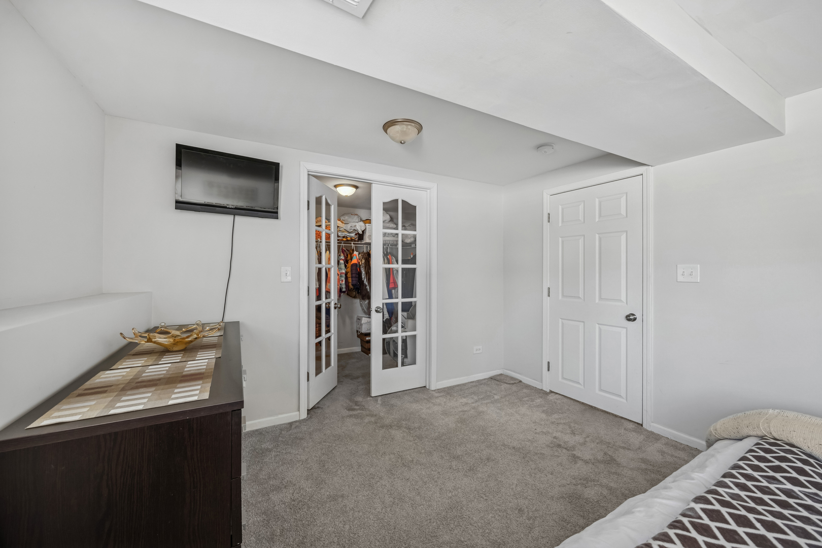 7704 Knotty Pine Court, Woodridge, IL 60517