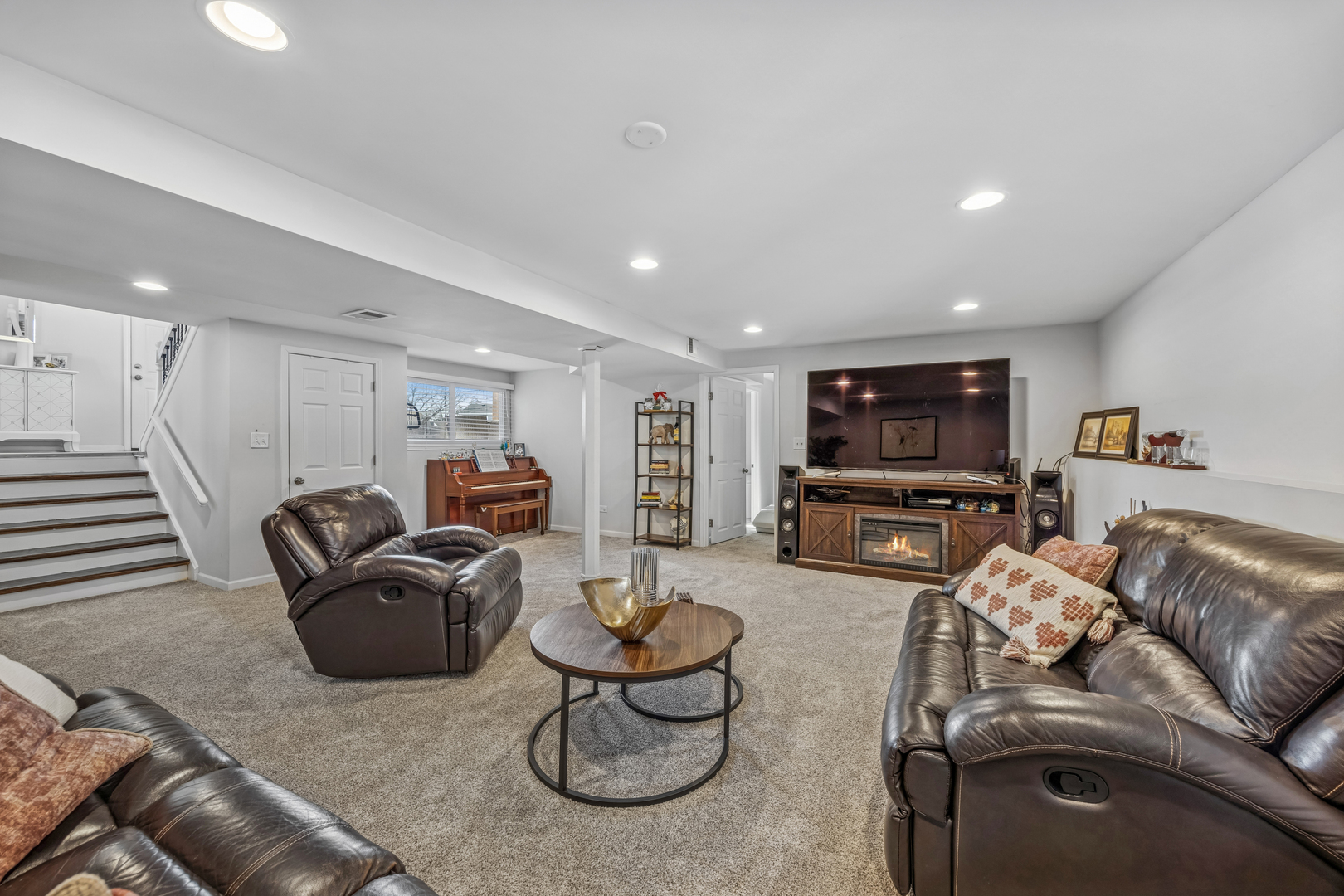 7704 Knotty Pine Court, Woodridge, IL 60517