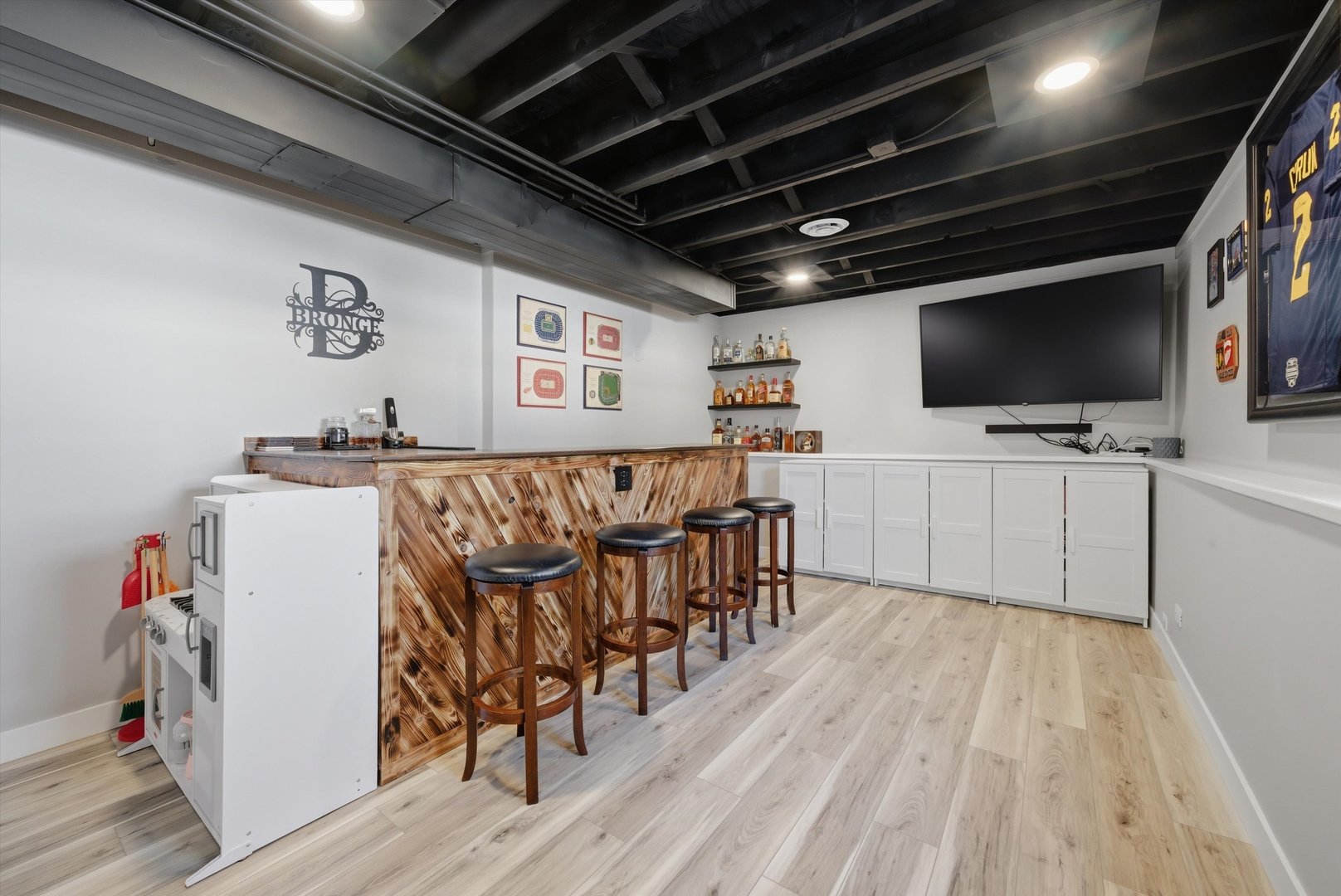 396 Nantucket Court, Bartlett, IL 60103